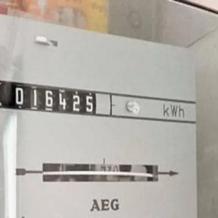 6 Person In Apartament